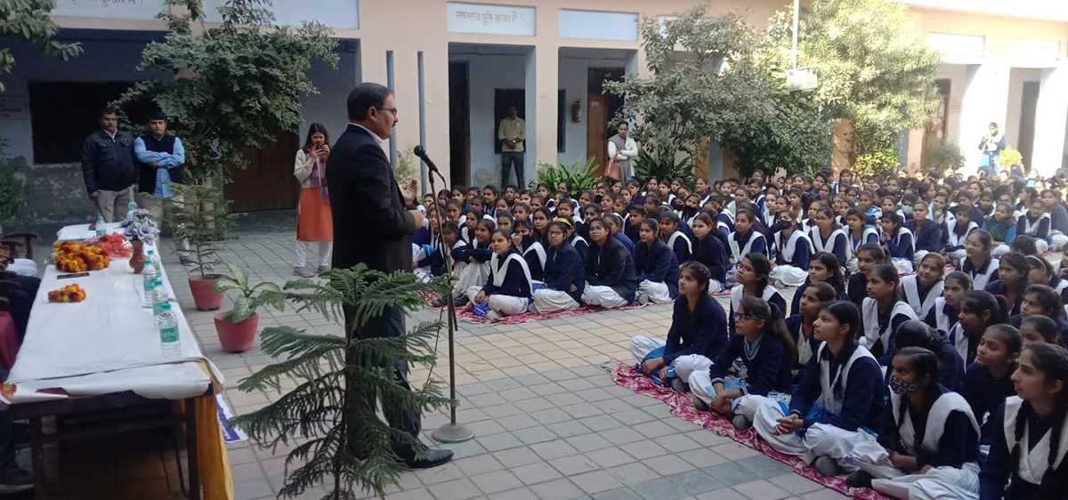 विधिक साक्षरता शिविर में बालिकाओं को किया गया जागरुक